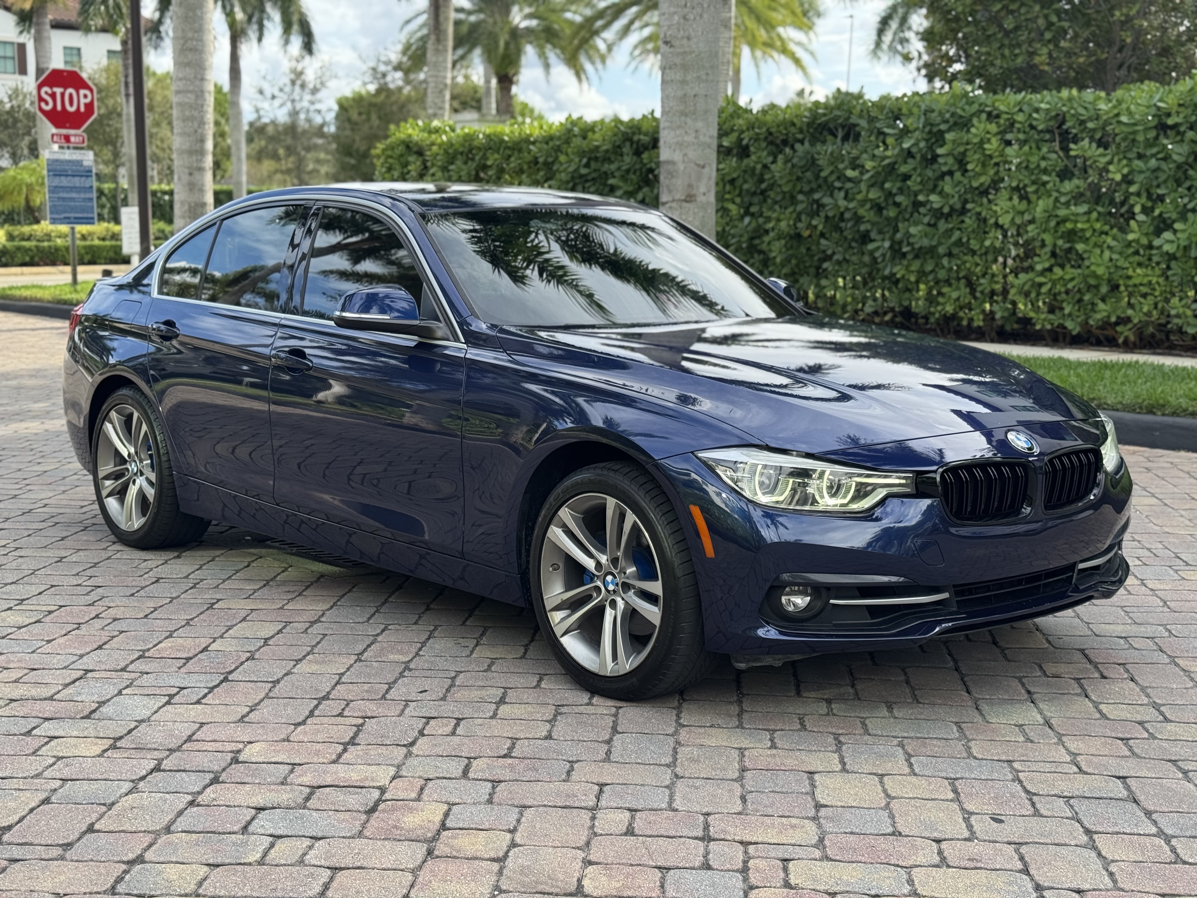 BMW 330i WBA8B9C53JEE81777