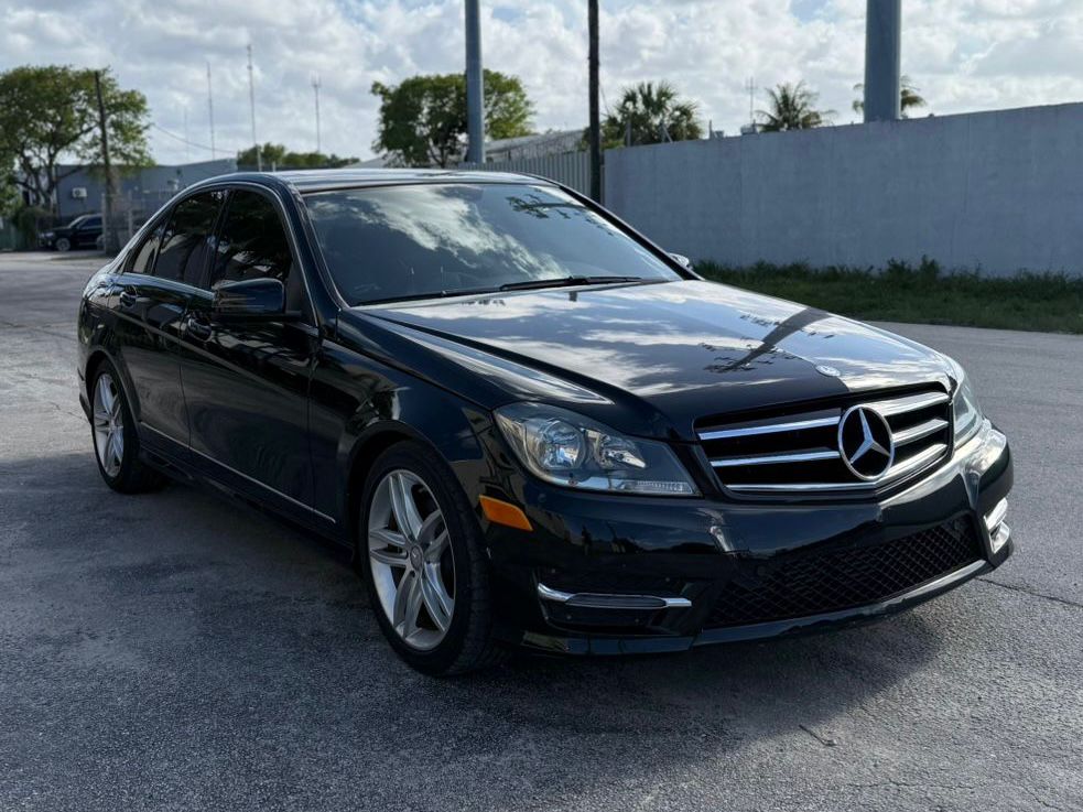 Mercedes-Benz C250 WDDGF4HB5ER317839